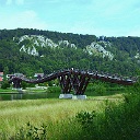 ess1  Holzbrücke bei Essing im Hintergrund Burg Randeck